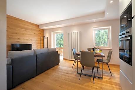 SnowLake Suite & Apartment