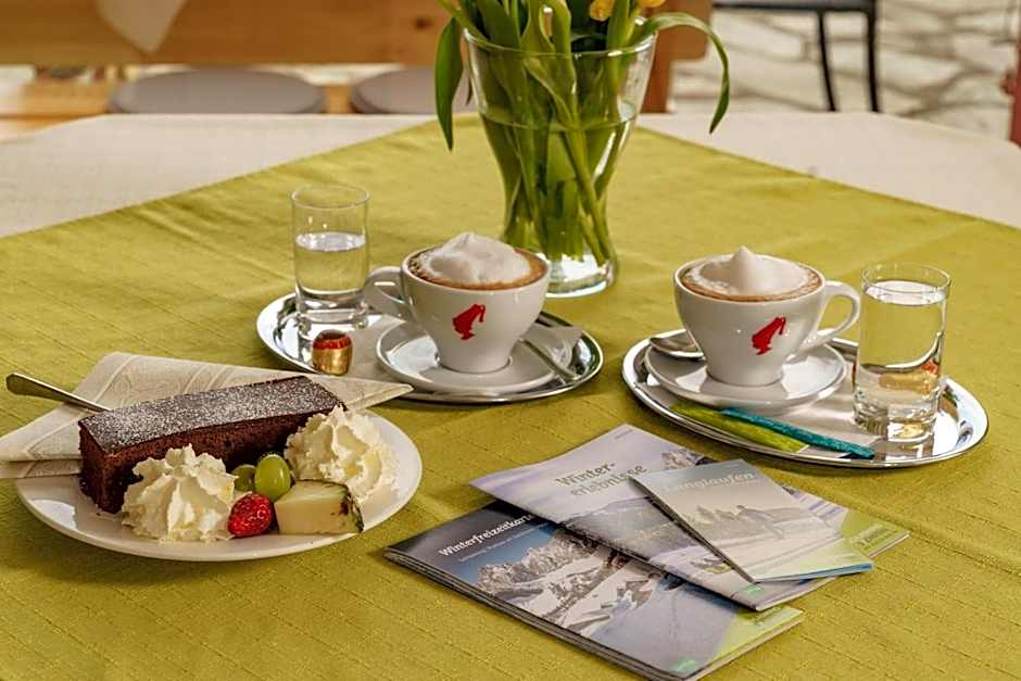 Almfrieden Hotel & Romantikchalet