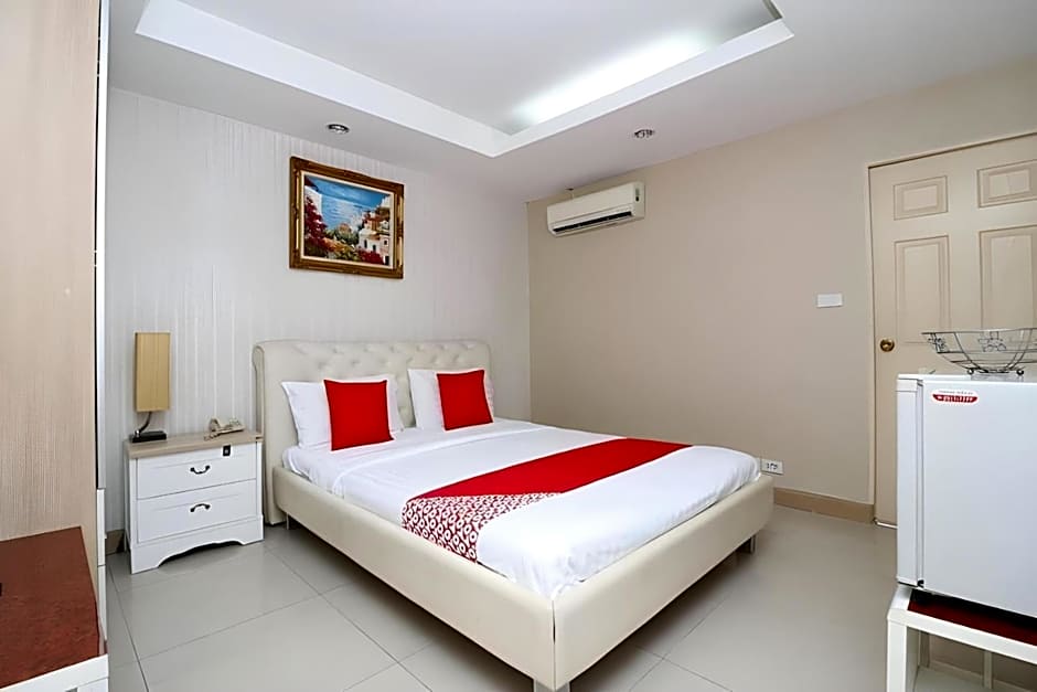 Photo 1 of 11 of Economy Double Room