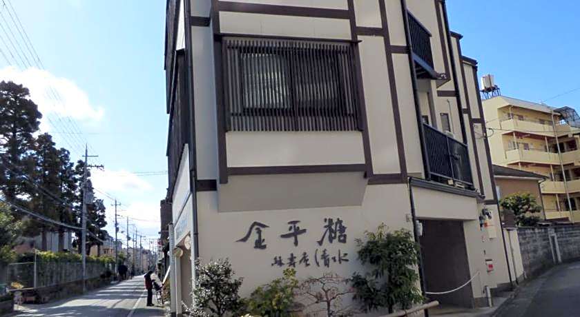 Guesthouse Hyakumanben Cross