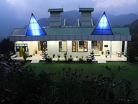 Flag House Resort (18 Kms From Shimla)