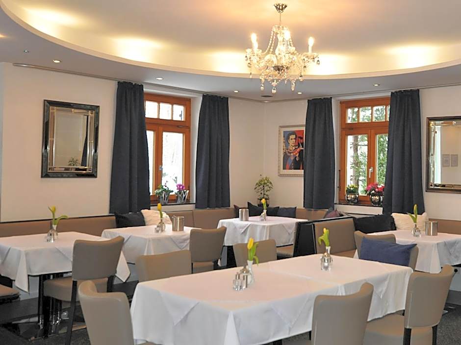 Villa Waldperlach by Blattl