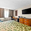 Rodeway Inn & Suites Portland West - Beaverton