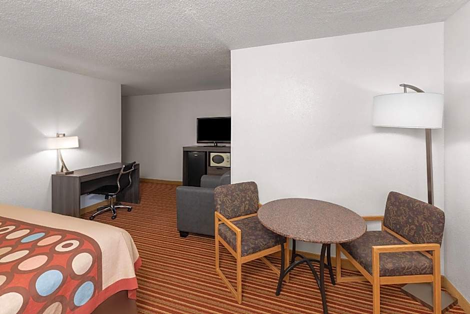 Super 8 by Wyndham Rock Port MO