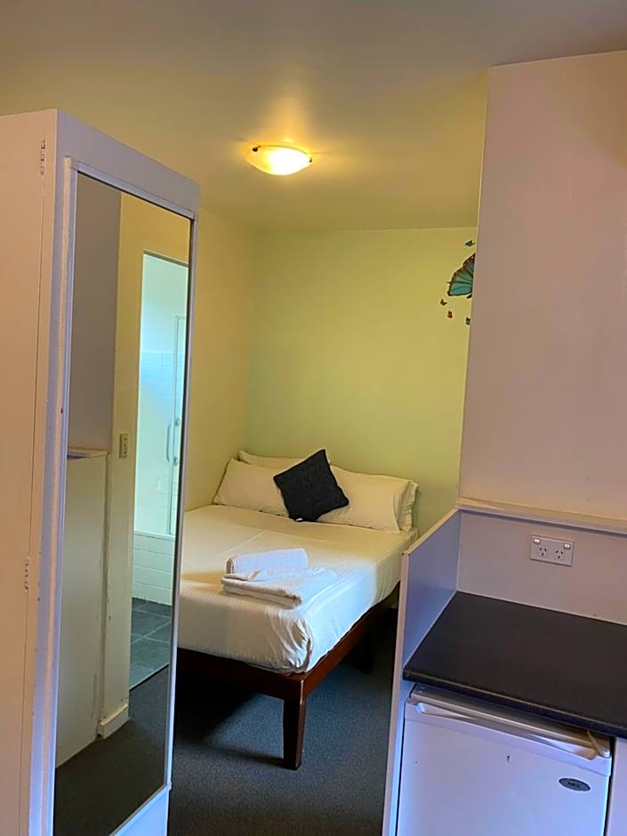 City Edge East Melbourne Apartment Hotel