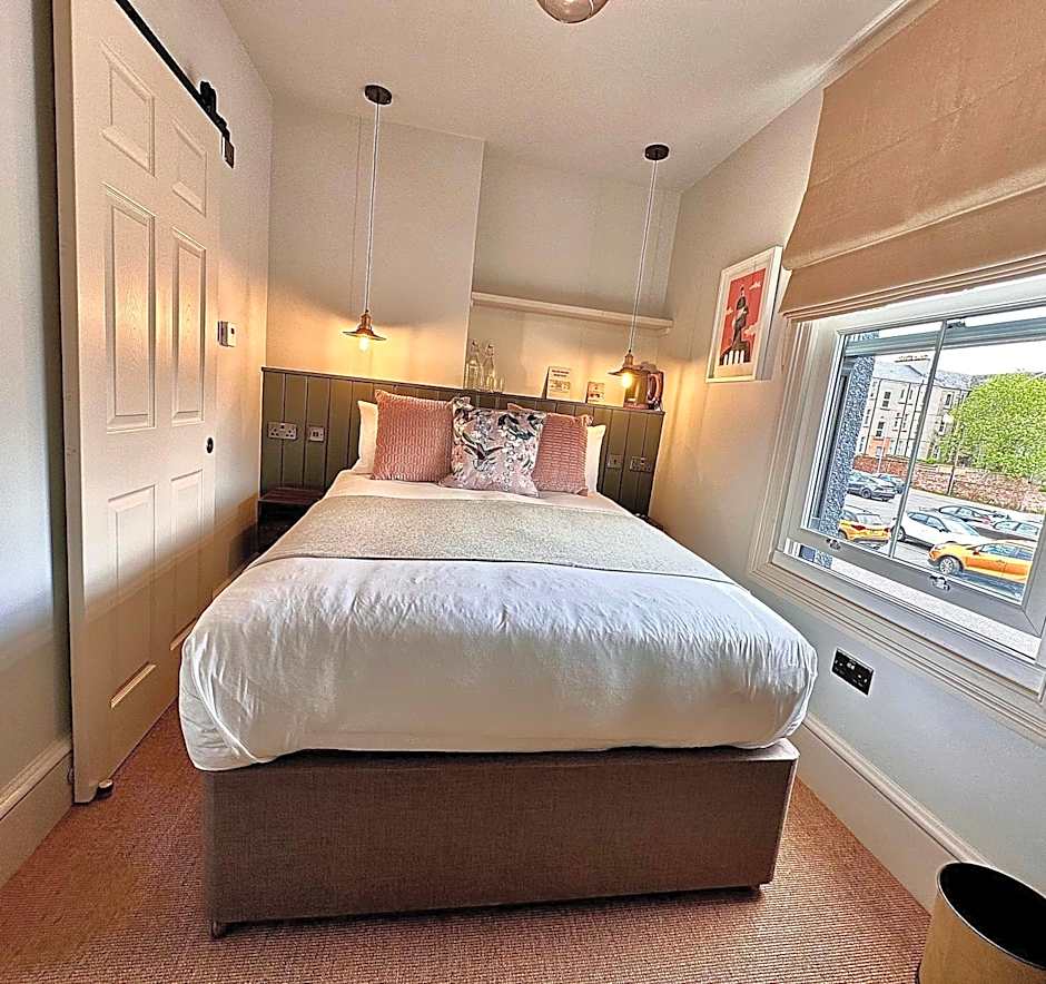 Rooms Above Sugar Boat