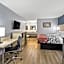 Econo Lodge Inn & Suites Cayce I-26 Airport