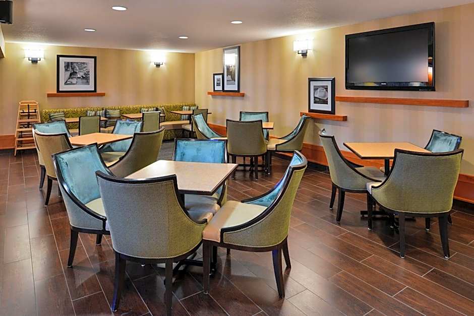Hampton Inn & Suites By Hilton Calgary University Northwest