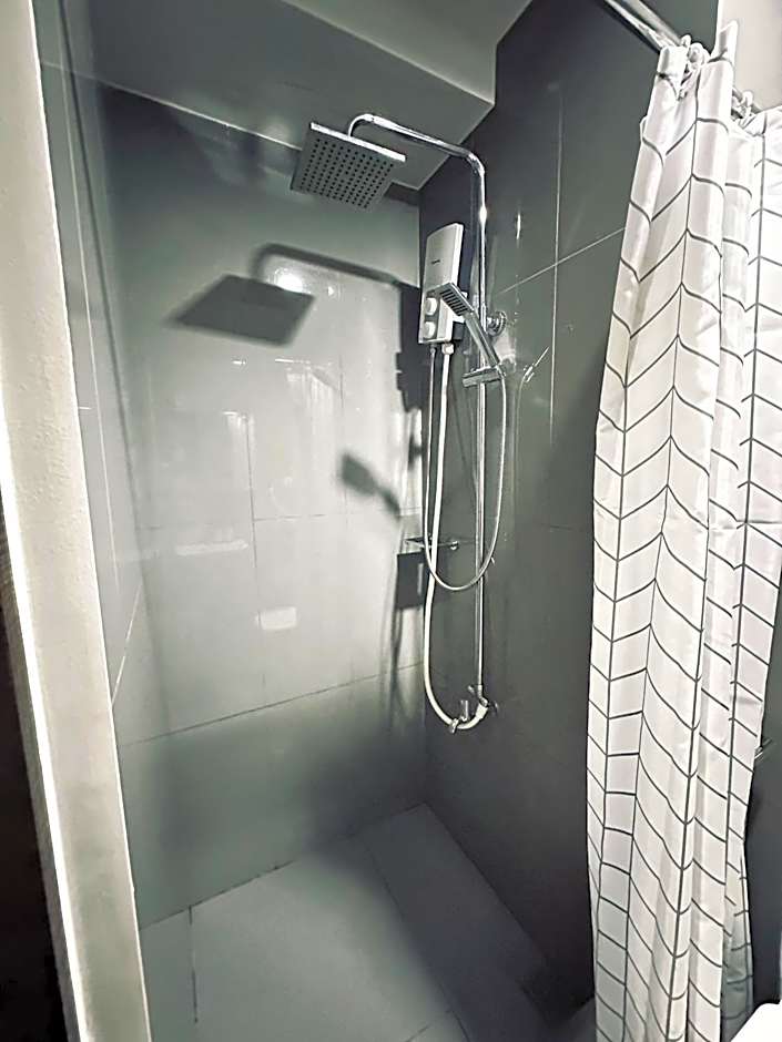 Heart of Makati, Fully furnished condo, cbd central location