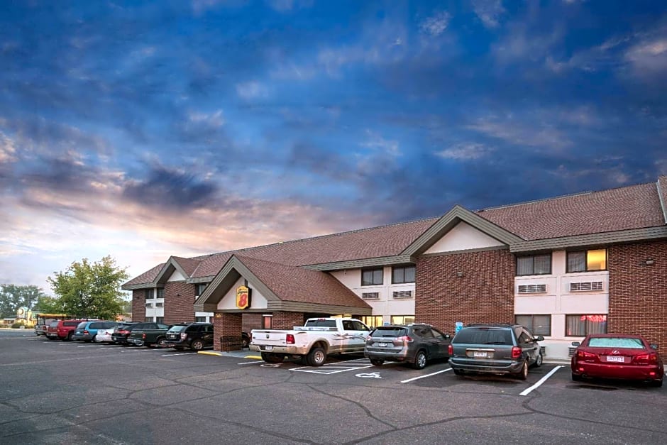 Super 8 by Wyndham St. Cloud