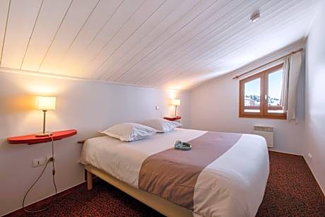 One-Bedroom Apartment with Sleeping Alcove - Mountain View (6 People)