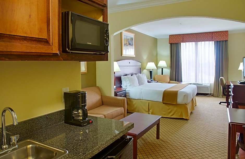 Holiday Inn Express Hotel & Suites Winnie By IHG
