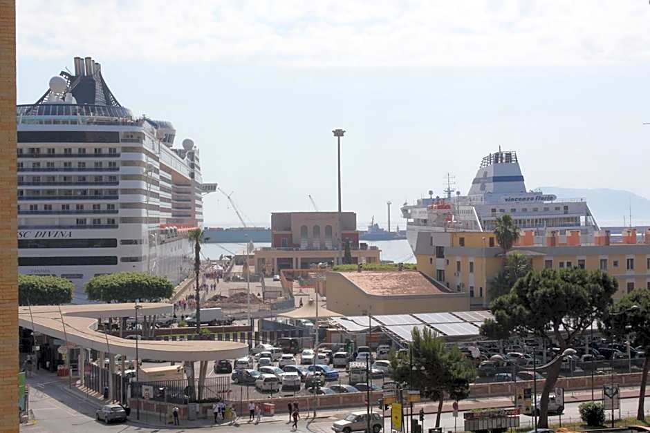 LA FINESTRA SUL PORTO