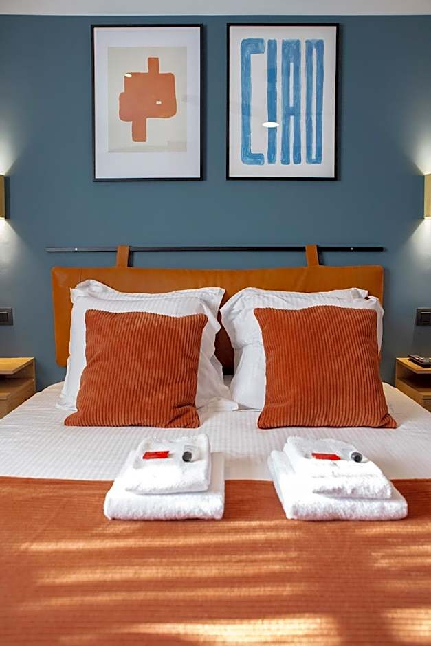 Gillis Eight Guest Rooms by Romy&Travis