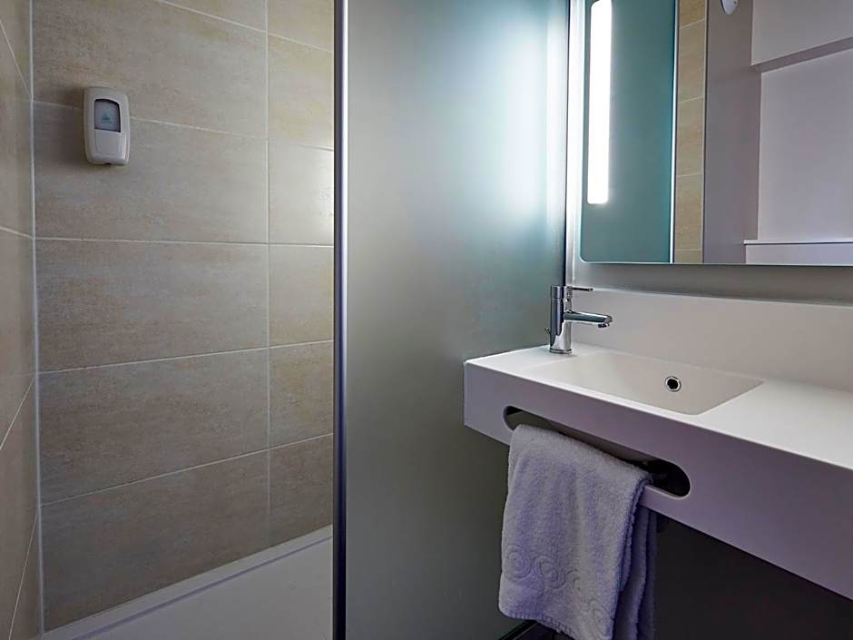 B&B Hôtel Villeneuve Loubet Village
