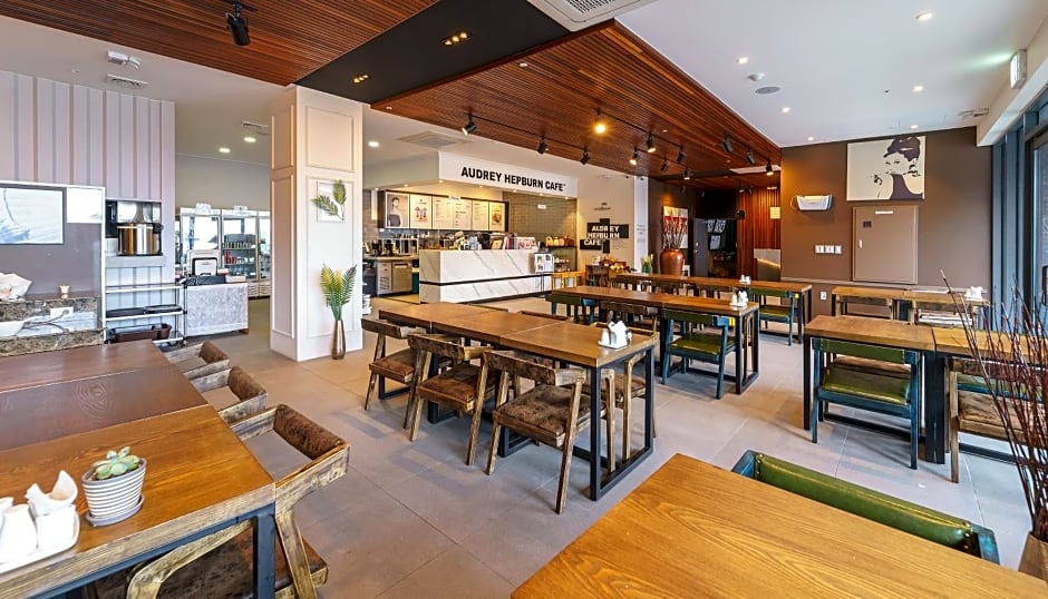 Friemily Pool Villa & Hotel