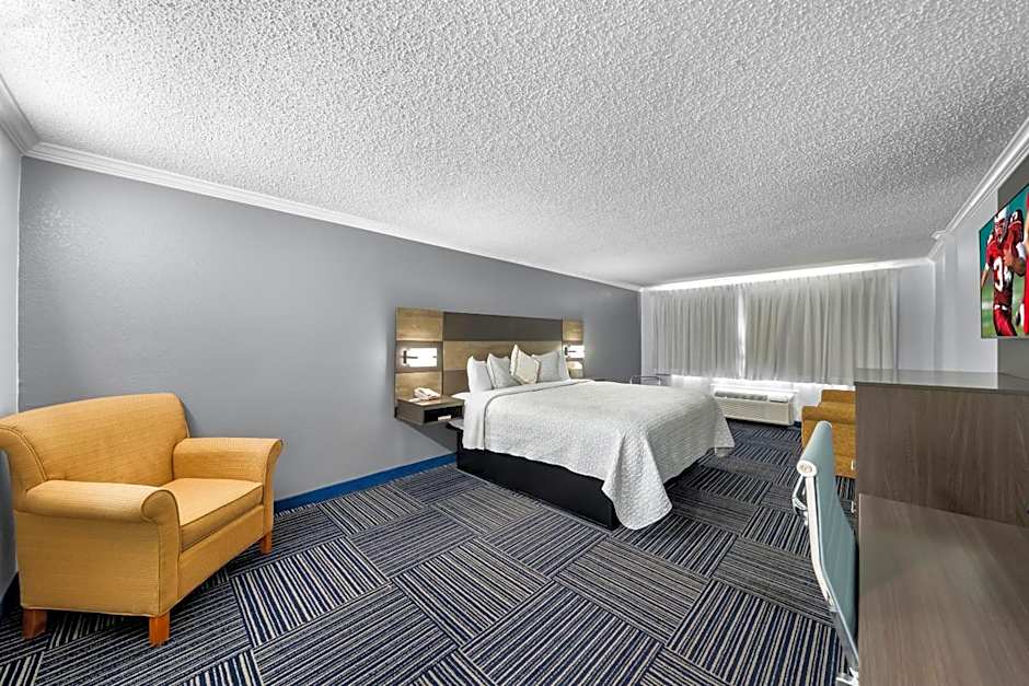 Admiralty Inn & Suites - a Red Collection Hotel