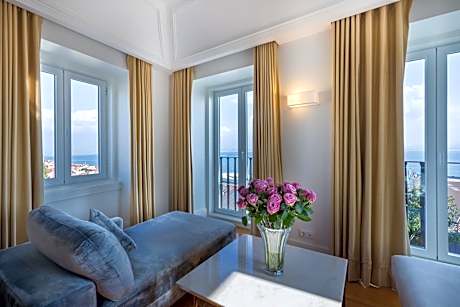 Junior Deluxe Suite with Panoramic View