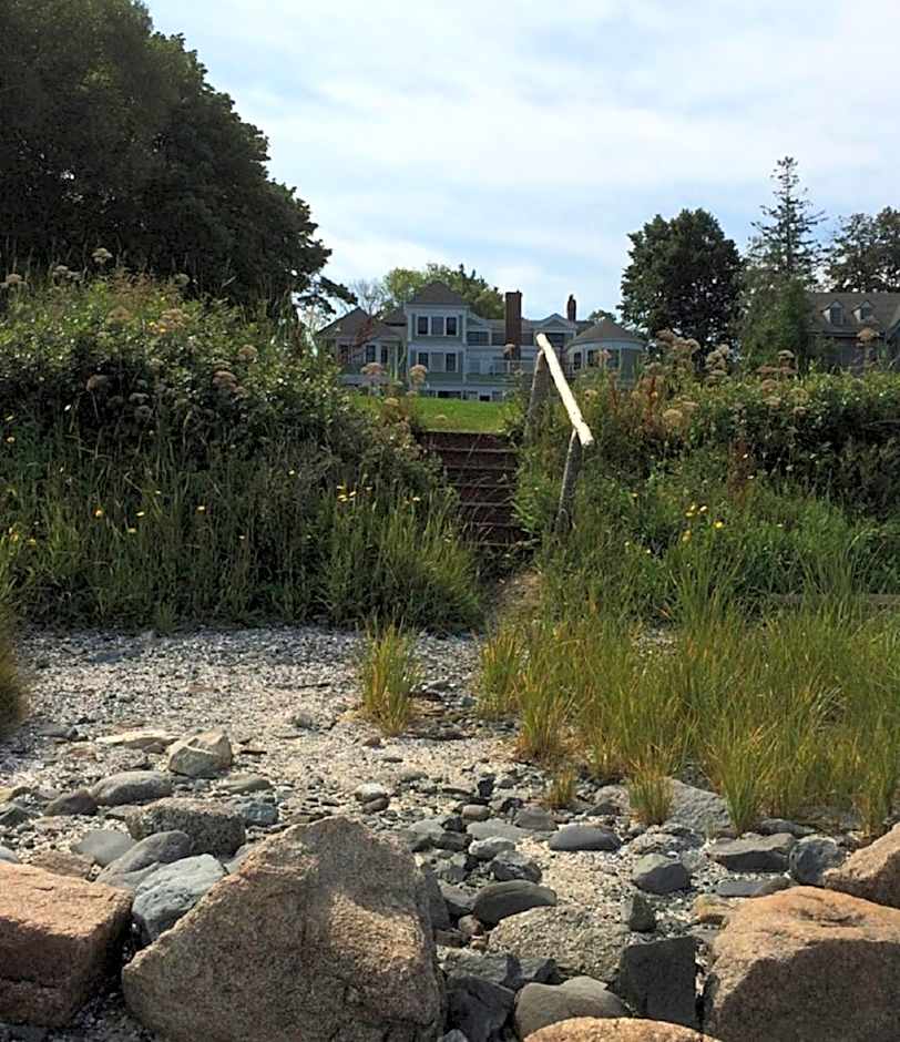 Saltair Inn Waterfront B&B