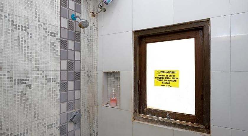 RedDoorz near Mojokerto Train Station