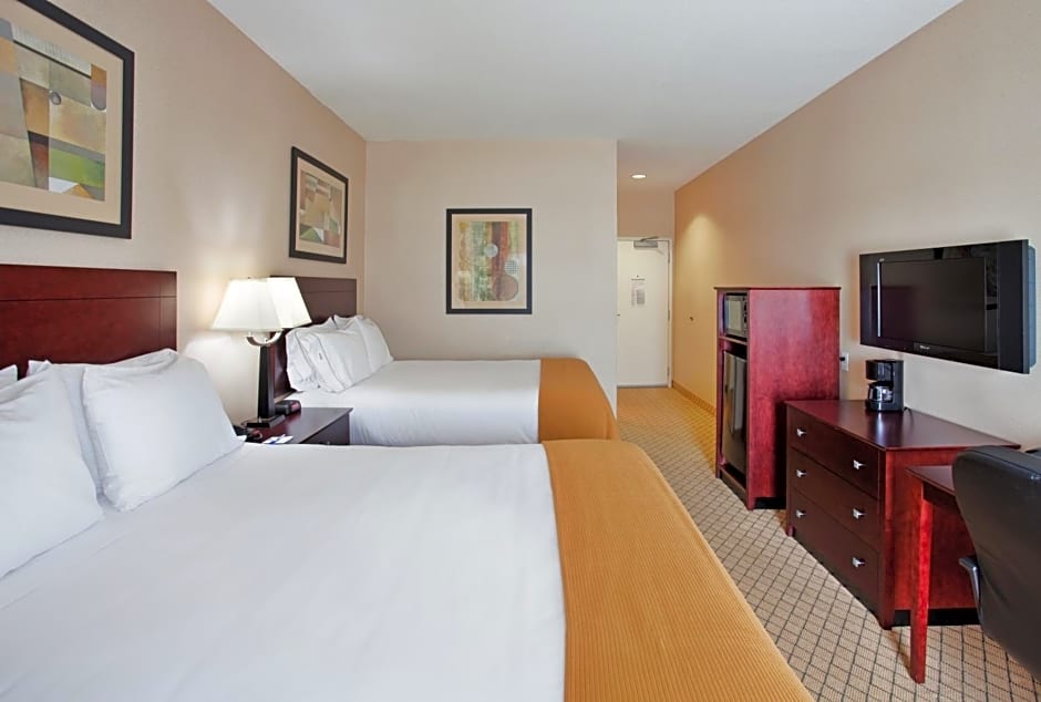 Holiday Inn Express and Suites Wichita Airport By IHG