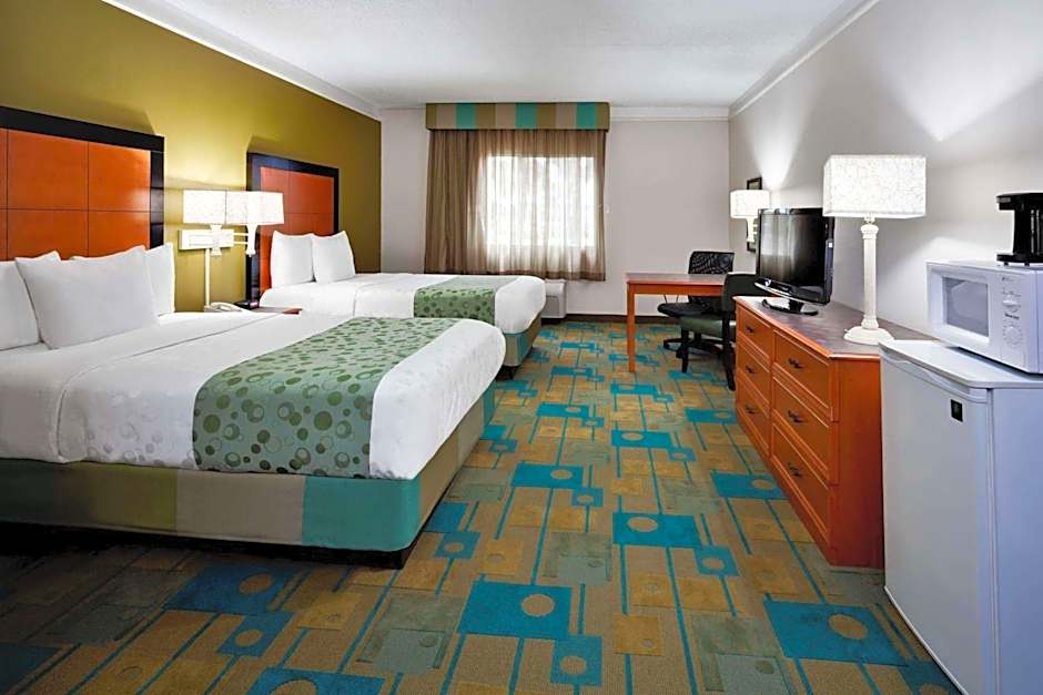 La Quinta Inn & Suites by Wyndham St. Pete-Clearwater Airport