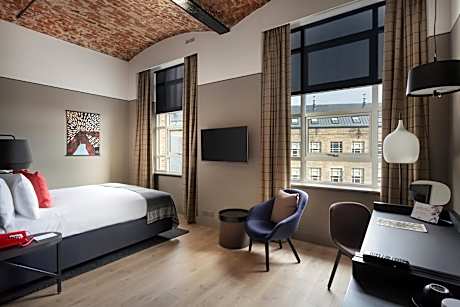 Standard Queen Room
