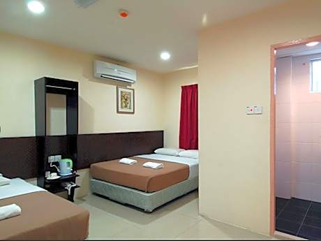 Family (1 Double Bed + 1 Single Bed)