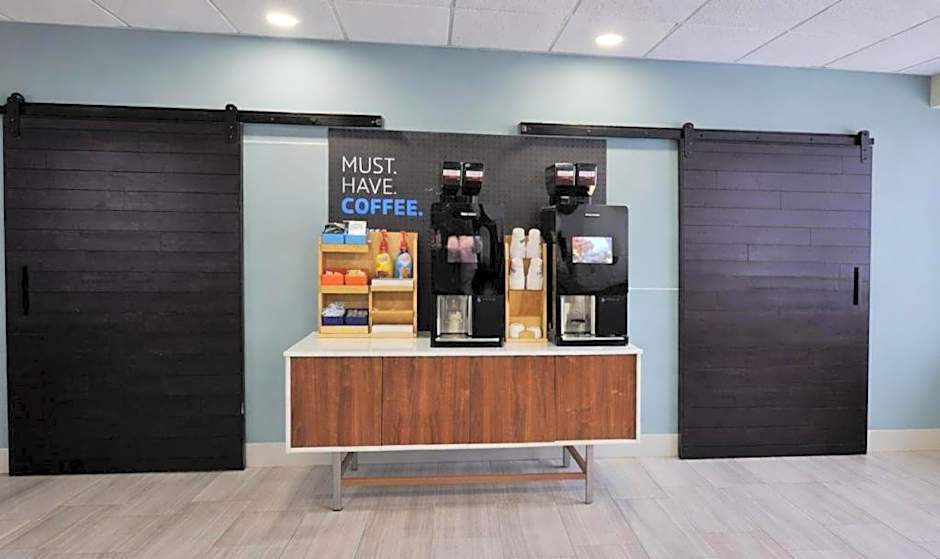 Holiday Inn Express & Suites Winner By IHG
