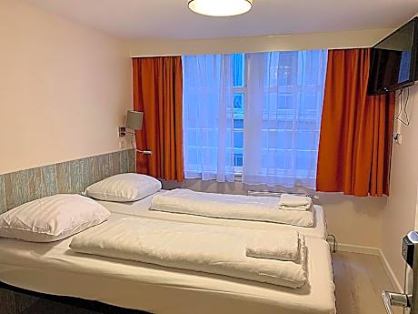 Twin Room with Shared Bathroom