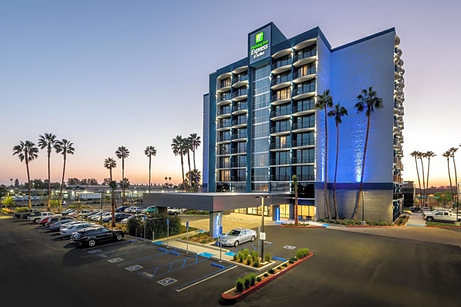 Holiday Inn Express & Suites Santa Ana - Orange County By IHG