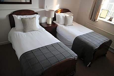 Twin Room with Private External Bathroom