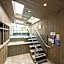 456 Embarcadero Inn & Suites