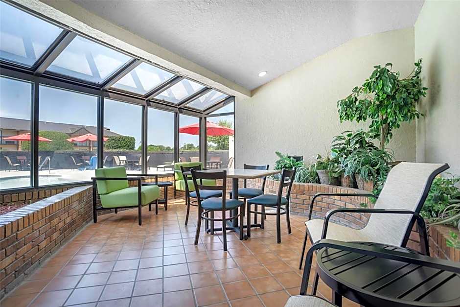 SureStay Plus Hotel by Best Western Greenwood