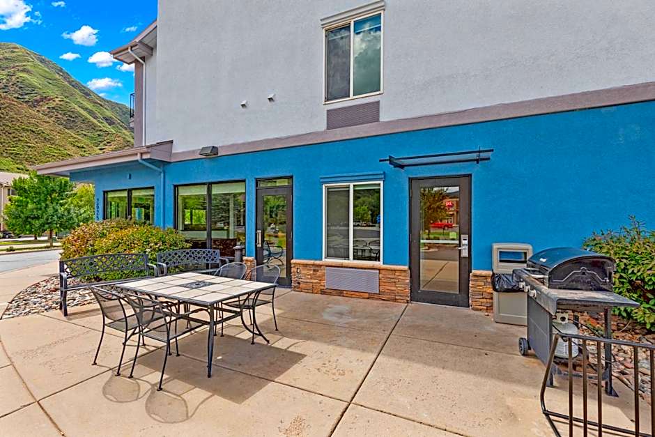 Comfort Inn & Suites Glenwood Springs On The River