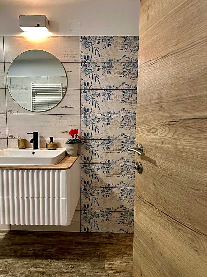 Hisa Rejmr with private parking