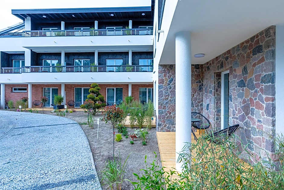 APARTAMENTY przy plaży z basenem z podgrzewaną wodą i mini SPA - Ośrodek Kolonijno-Wczasowy Mewa