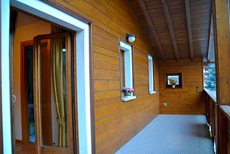 One-Bedroom Apartment with Balcony