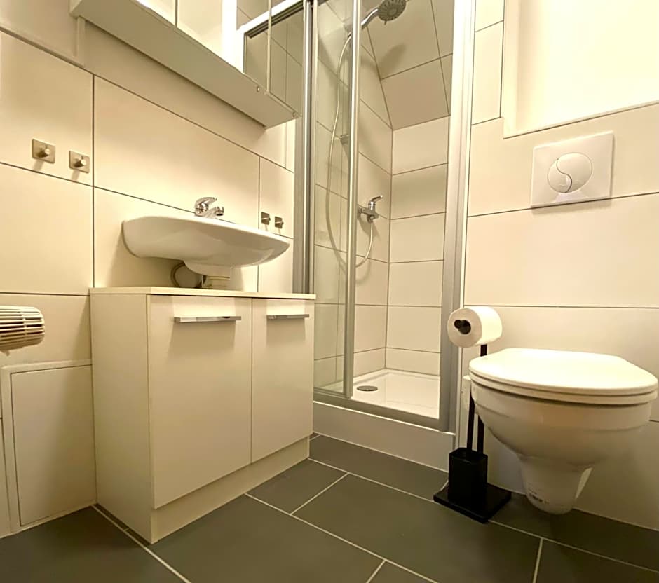 Gemütliche Unterkünfte für längeren Aufenthalt und Monteure inkl Balkon, Waschmaschine, WiFi, Küche und Parkplatz