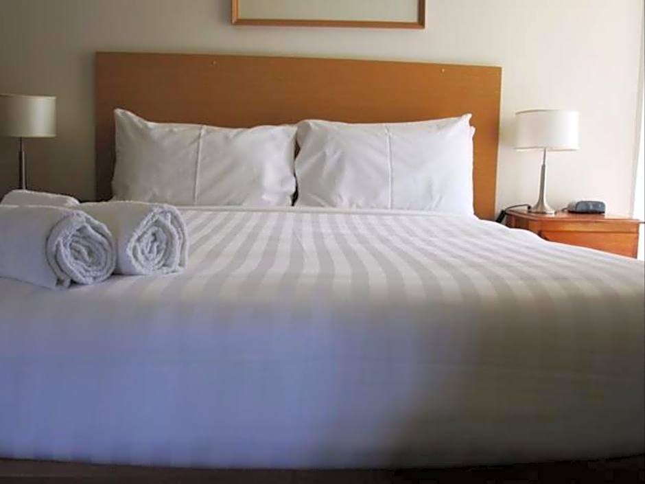 Parkwood Motel & Apartments