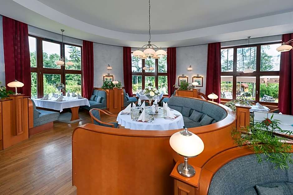 April hotel Panorama