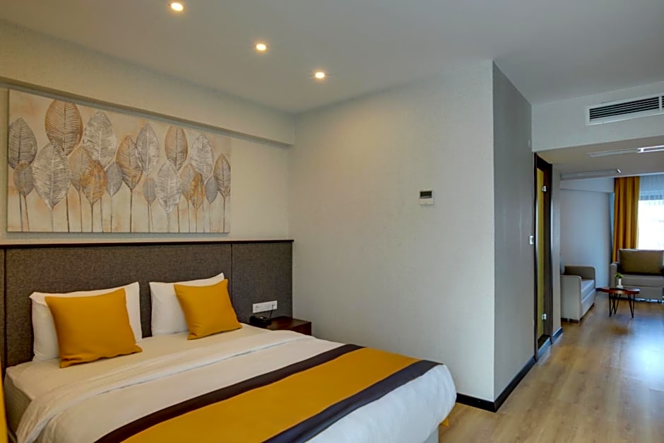 LEO SUITES HOTEL