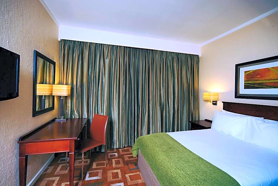 Garden Court Or Tambo International Airport