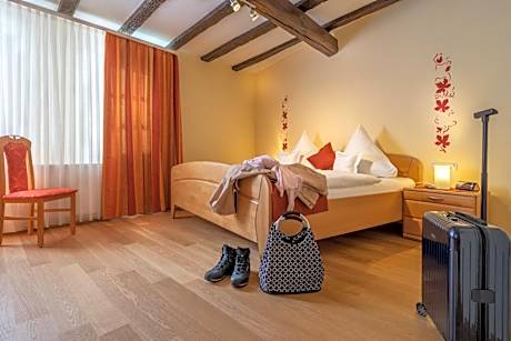 One-Bedroom Apartment - Koblenzer Str. 12 (Noir)