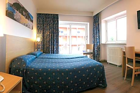 Double or Twin Room with No Balcony