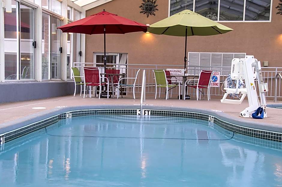 Lamplighter Inn and Suites - North