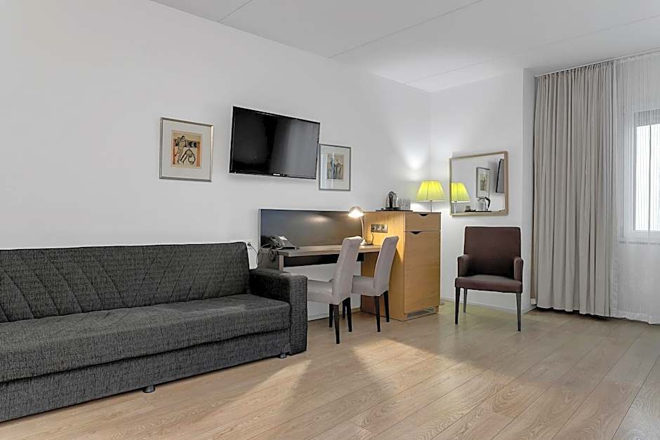 Airport Hotel Aurora Star