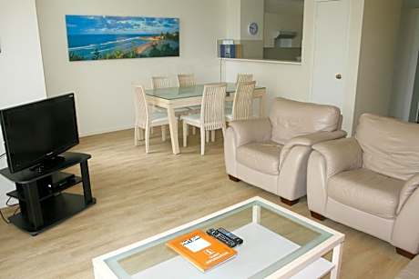 Deluxe Two-Bedroom Apartment with Air Conditioning