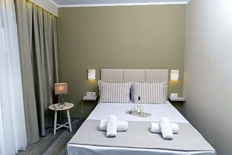 Deluxe Suite Olympus View