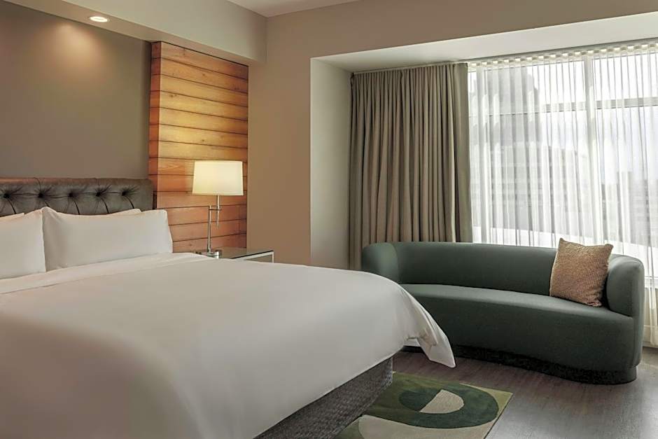 Photo 1 of 7 of Executive 1 King Bed